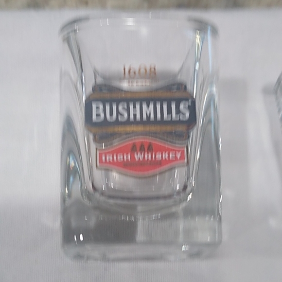 Set Of 4 The Old Bushmills Distillery Irish Whiskey Square Shot Glasses - Picture 4 of 7